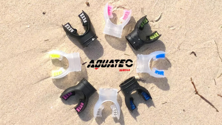 Загубник анатомический Aquatec (черный силикон; синий)